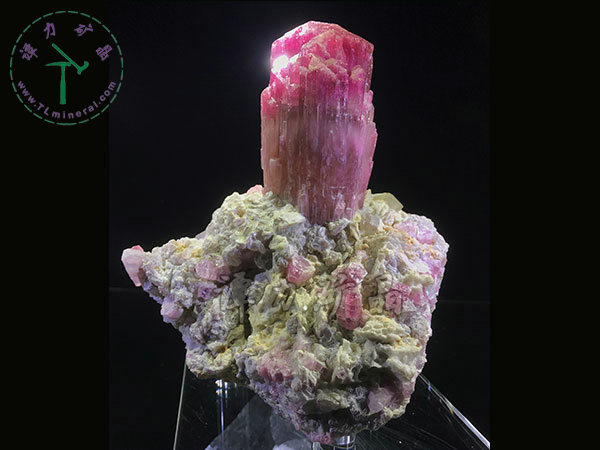 紅碧璽，阿富汗，21x17x12cm